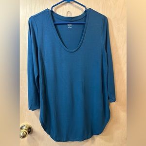 a.n.a. 3/4-sleeve shirt, blouse, turquoise, size M, scoop neck, scoop hemline,